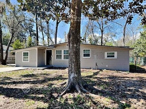 Building Photo - 347 Capella Rd