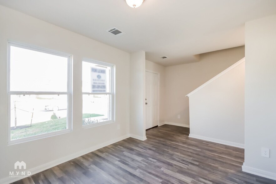 Building Photo - 15819 Del Norte Dr