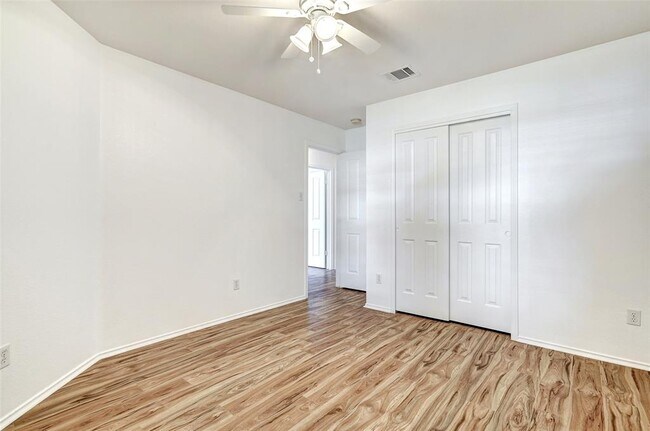 Building Photo - 1305 4 Cabin Ct