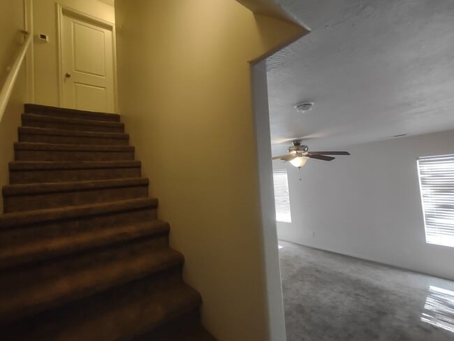 Building Photo - Fox Cove Unit