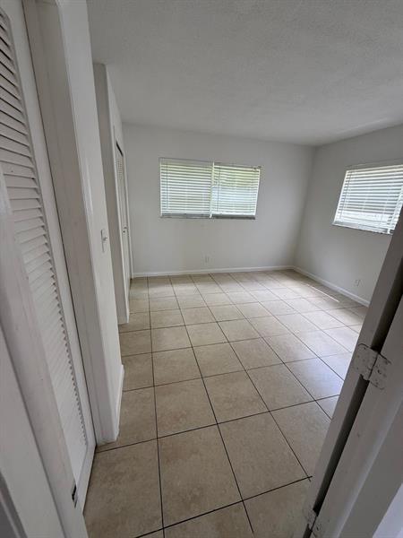 Building Photo - 481 Sunshine Dr