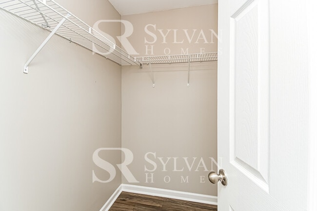 Building Photo - Spacious 4 bedroom colonial available now!