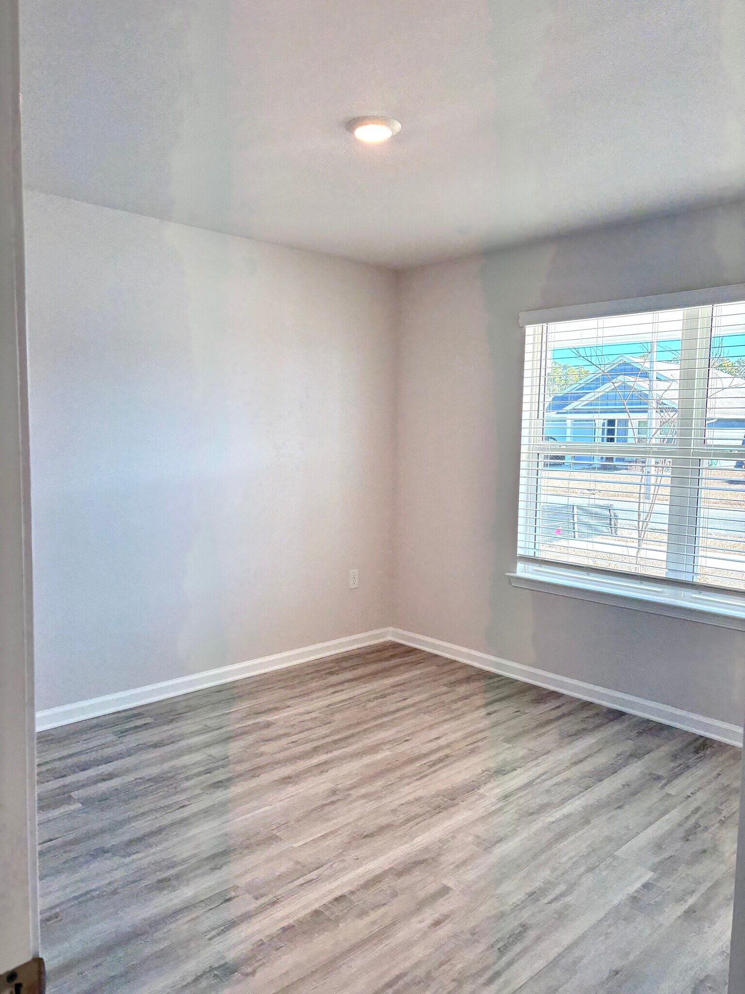 Building Photo - 293 Cades Ct