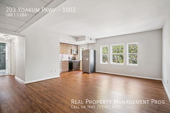 Building Photo - 203 Yoakum Pkwy