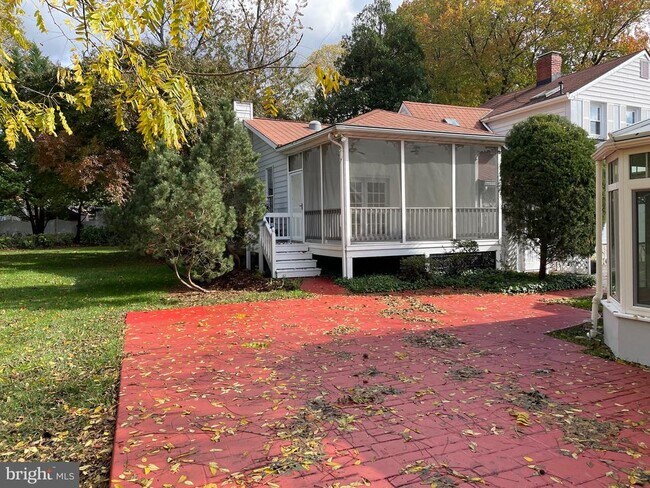 Building Photo - 10130 Blake Ln