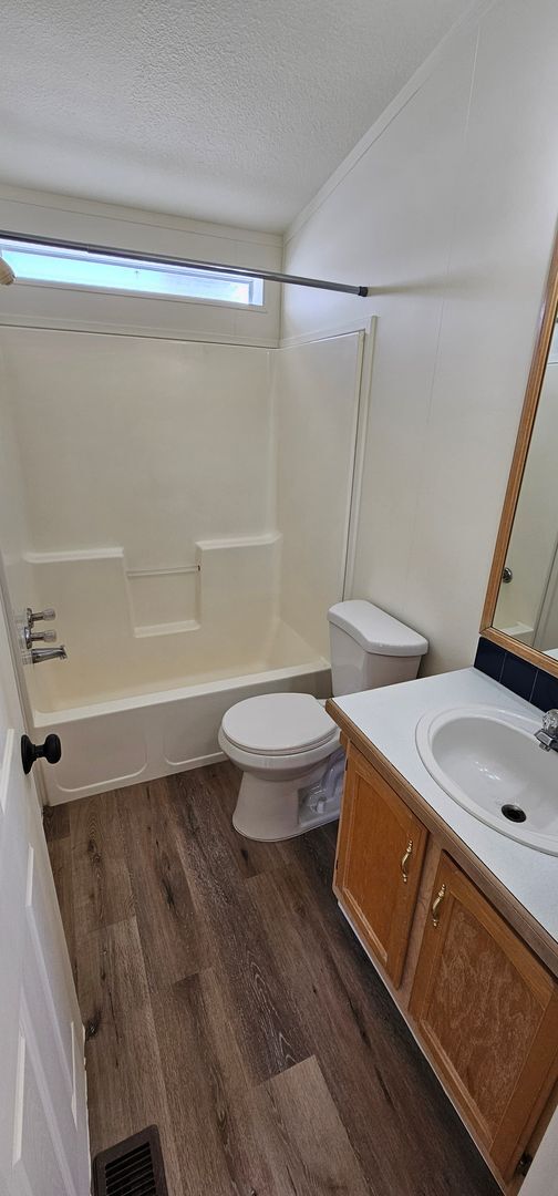 Building Photo - Fully Renovated 3Bd/2Ba Home in River Rock Fenced Yard Pet Friendly