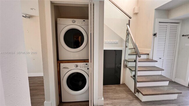 Building Photo - 3538 SW 17th St