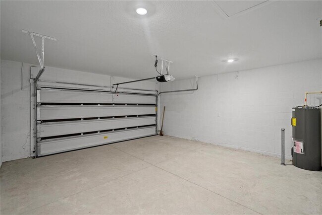 Building Photo - 4819 Worchester Dr