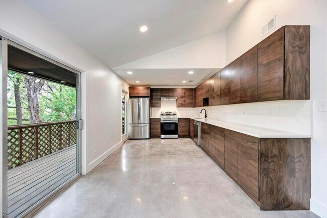 Building Photo - 6305 Forest Hills Dr