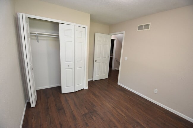 Building Photo - 4 bedroom 2 bath South Bend IN home for rent