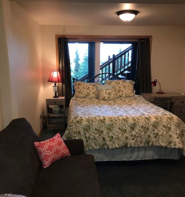 Building Photo - FURNISHED SEASONAL RENTAL