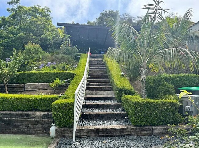 Building Photo - Azari PM-Juccuzi- half acre luxurious landscape-fully chic furniture -  massive lot , 18 fruit tr...