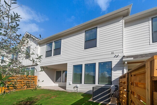 Building Photo - Beautiful 4 Bedroom New Construction Luxur...