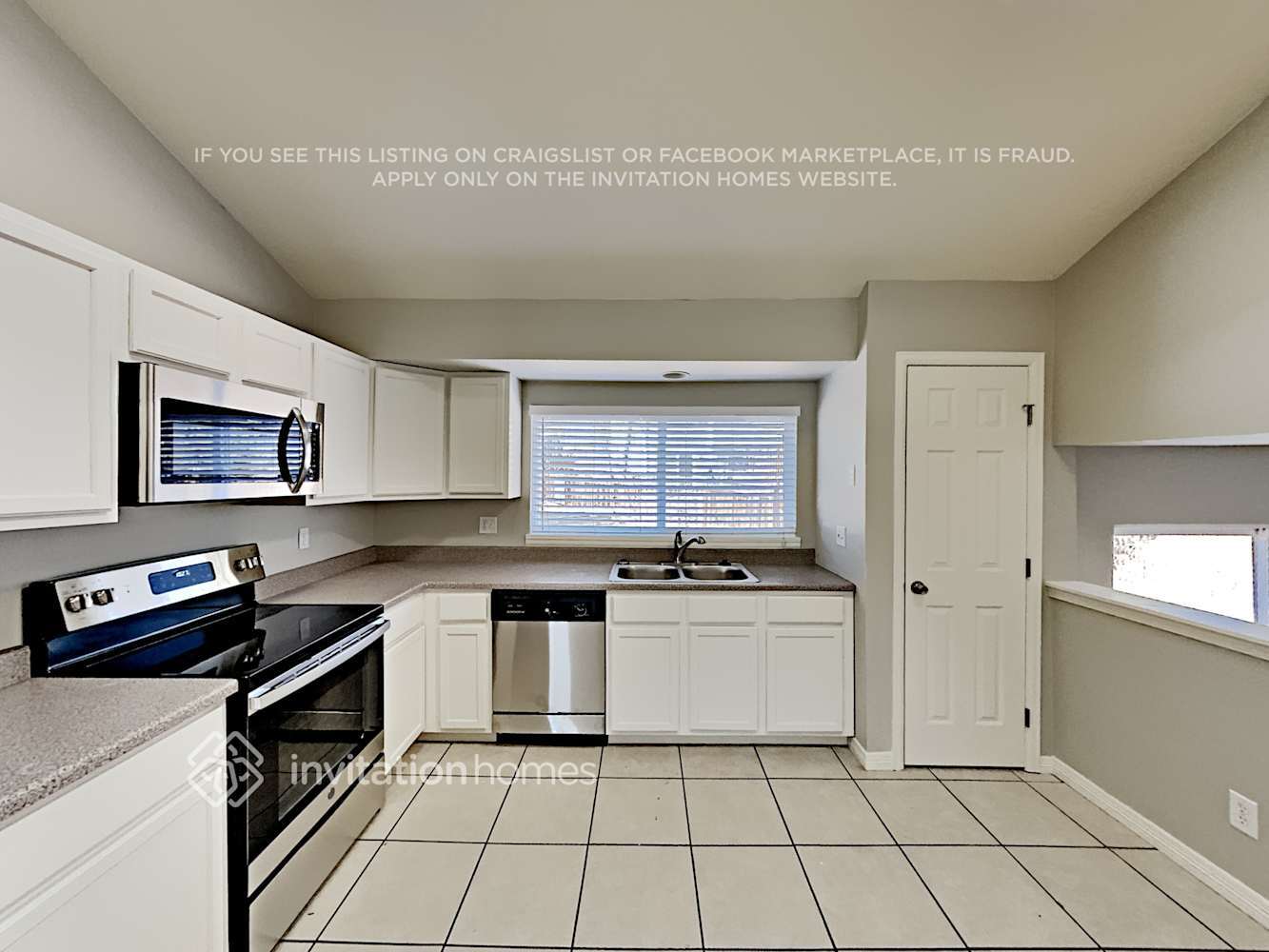 Building Photo - 3315 S Dunkirk Way