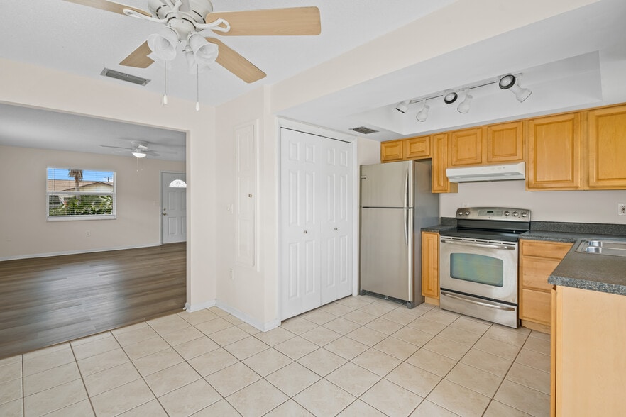 Building Photo - 1423 Aries Ln