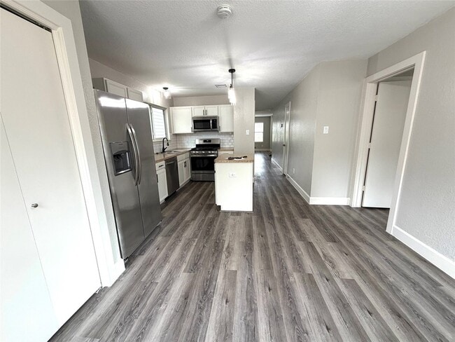 Building Photo - 10667 Cobblecreek Way