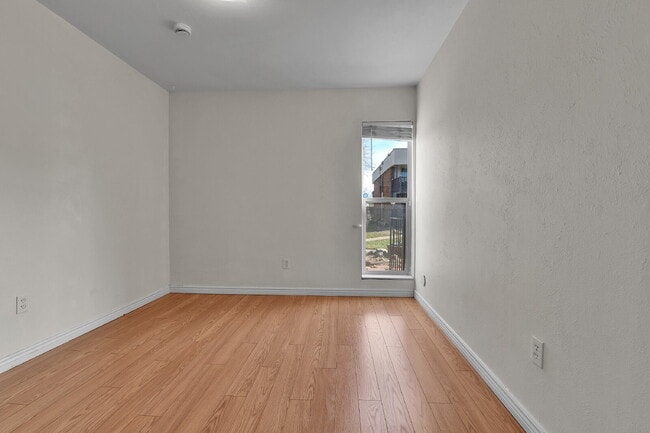 Building Photo - $1,340.95, 2 bed, 1 bath Located in Denver with a washer and dryer + 1/2 off first month rent