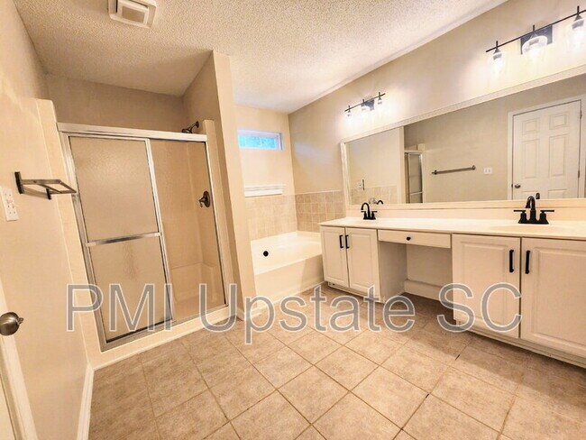 Building Photo - 122 Glen Willow Ct