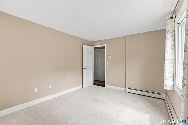Building Photo - 40 Rockledge Dr
