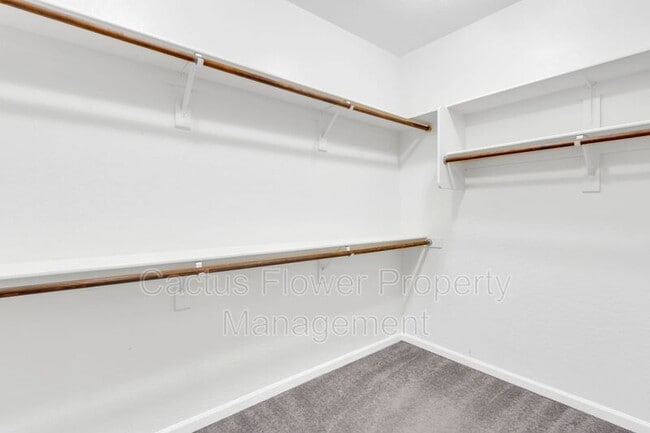 Building Photo - 1811 W Maplewood Pl