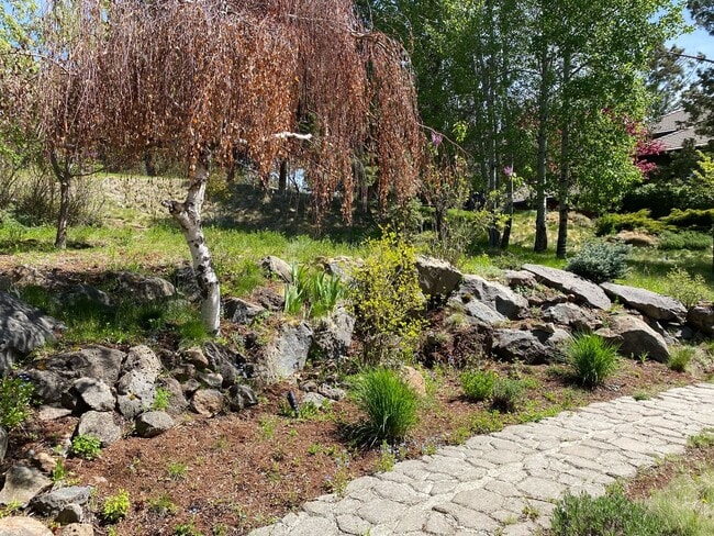 Building Photo - Luxury Living with Unmatched Cascade Views...
