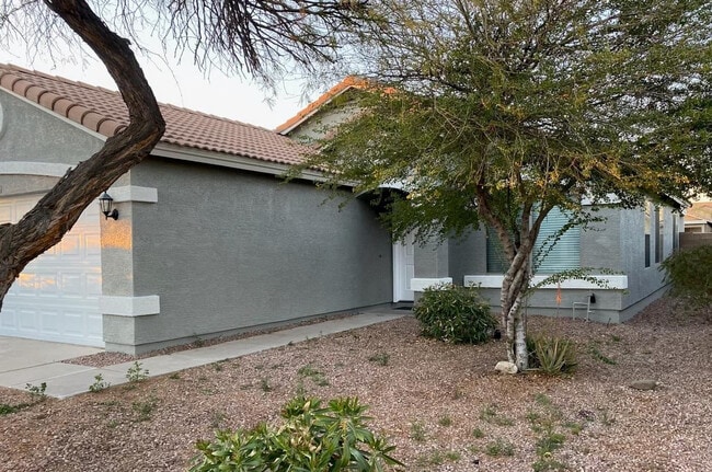 Building Photo - 13826 W Keim Dr