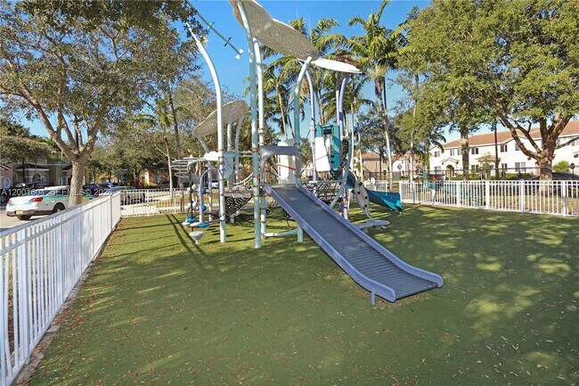 Building Photo - 2432 SE 10th St