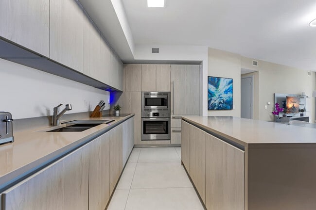 Building Photo - 4011 S Ocean Dr