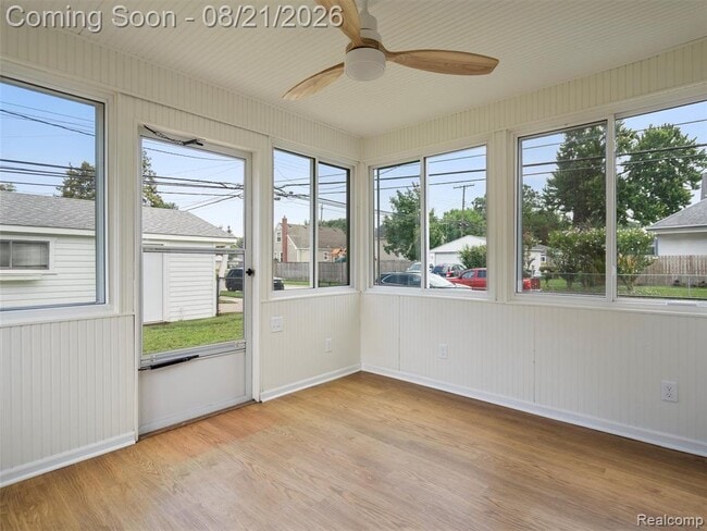 Building Photo - 1027 S Wilson Ave