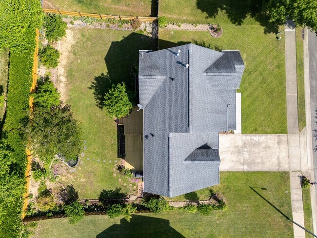 Building Photo - Spacious 3-Bedroom Home with Bonus Room an...