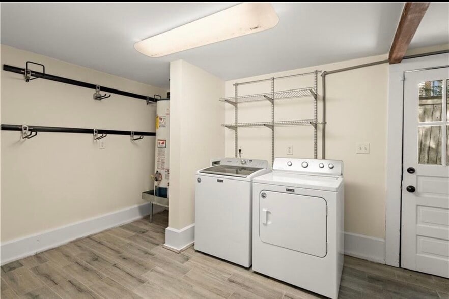 Building Photo - 5815 S Robertson St