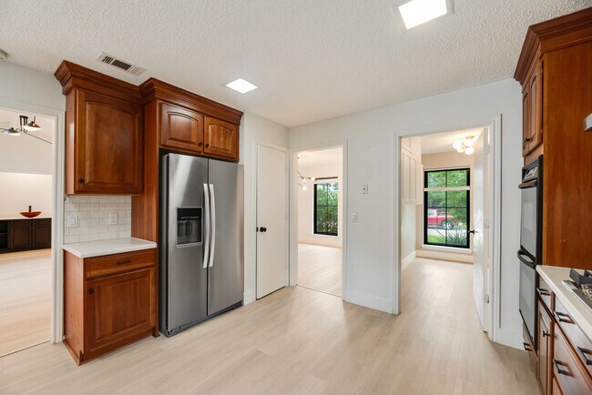 Building Photo - 2605 Glenhaven Dr