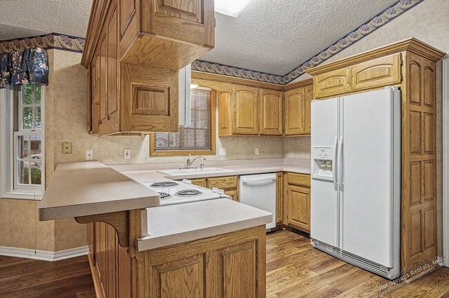 Building Photo - Spacious 3-Bedroom Home for Long-Term Lease in Hot Springs Village