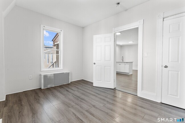 Building Photo - 394 Gregory St