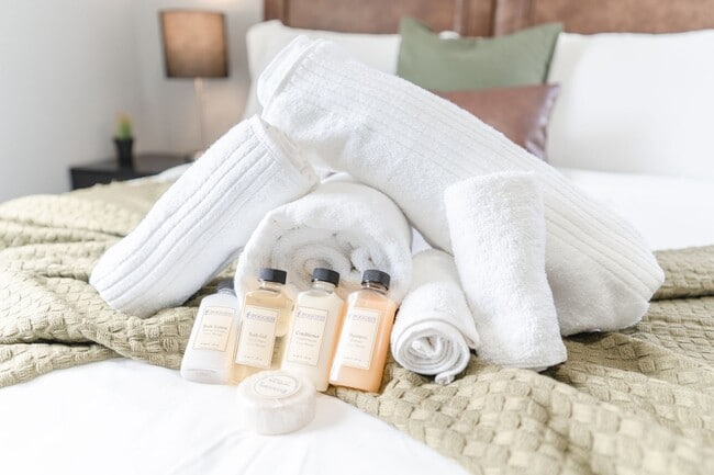 Building Photo - [STR] Fairgrounds Flat Located across Fairgrounds - Fully Furnished 2-Bedroom Home Near Downtown ...