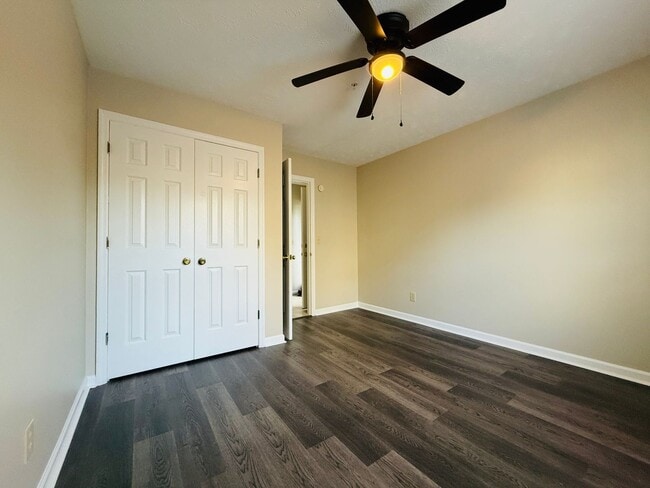 Building Photo - 962-6 Stewarts Creek Dr