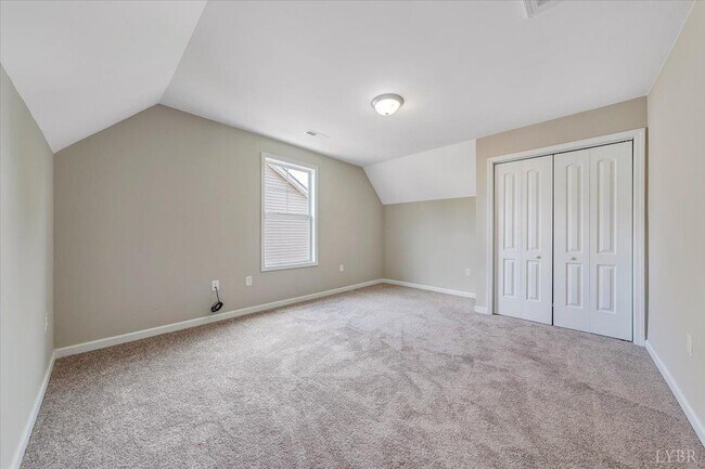 Building Photo - 109 Red Maple Ct