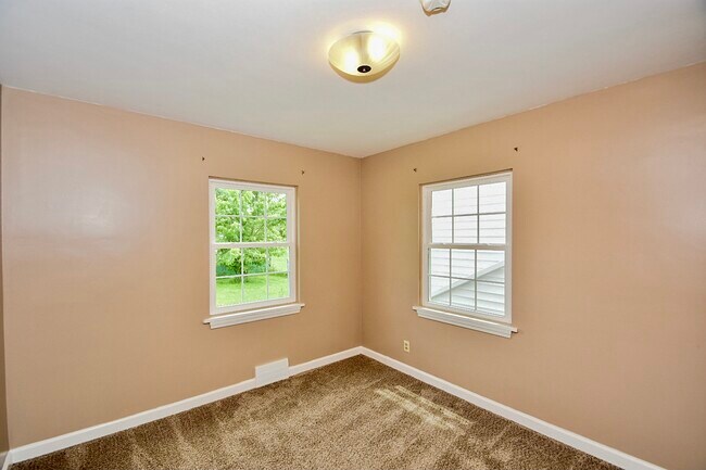 Building Photo - 1608 S Freedom Ave