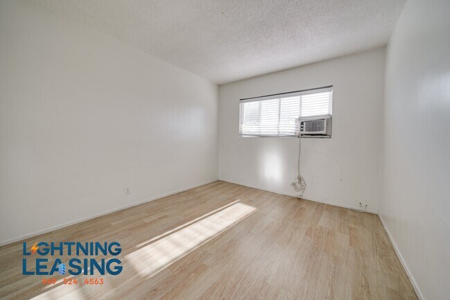 Building Photo - 6927 Whitsett Ave