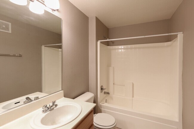 Building Photo - 3 Bedroom First Floor Condo Convenient To Nellis AFB