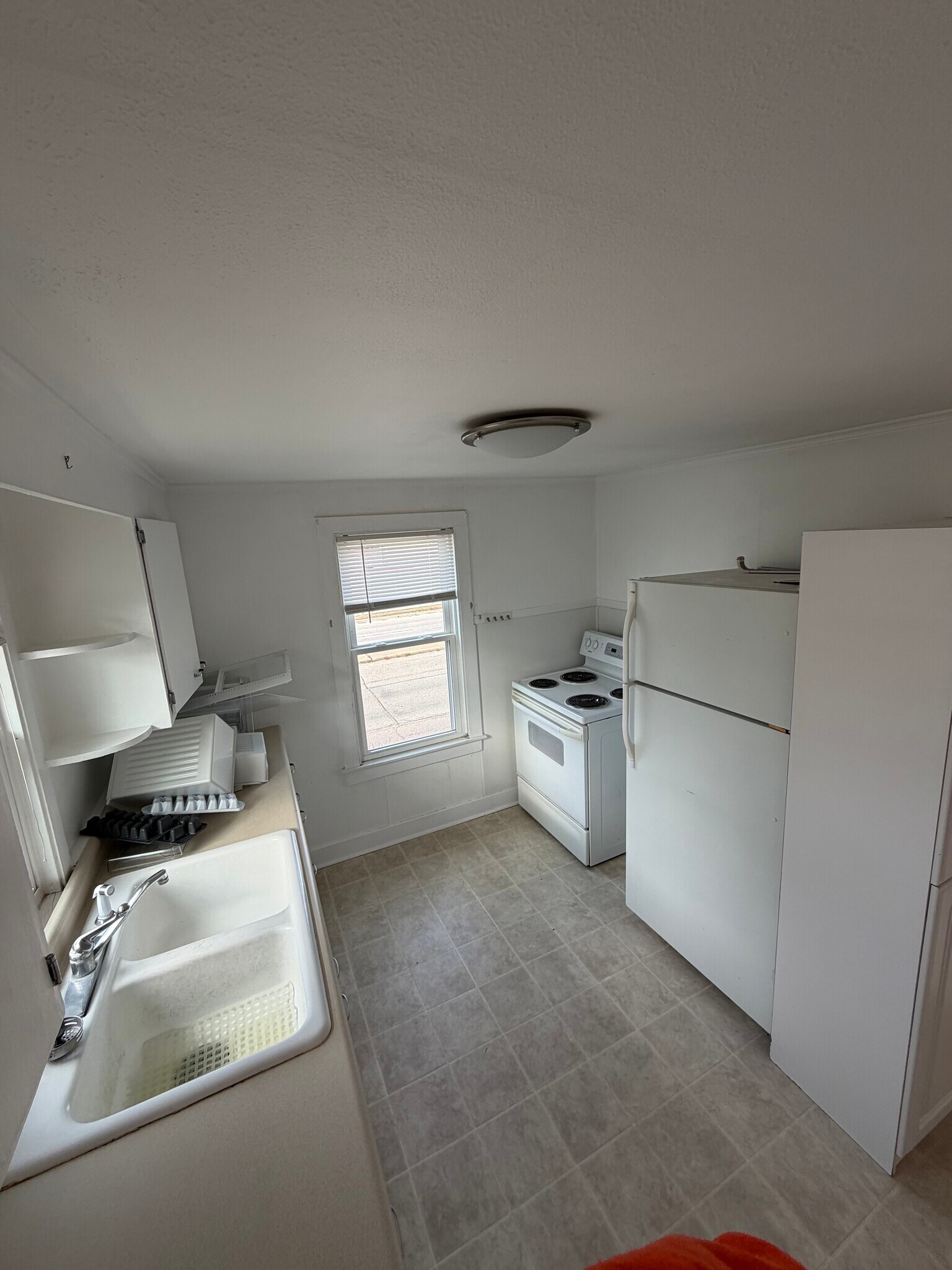 Kitchen - 2235 Center Ave