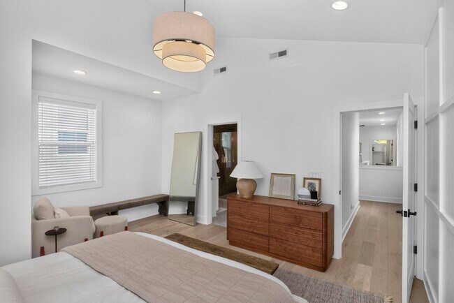 Building Photo - 926A Strouse Ave