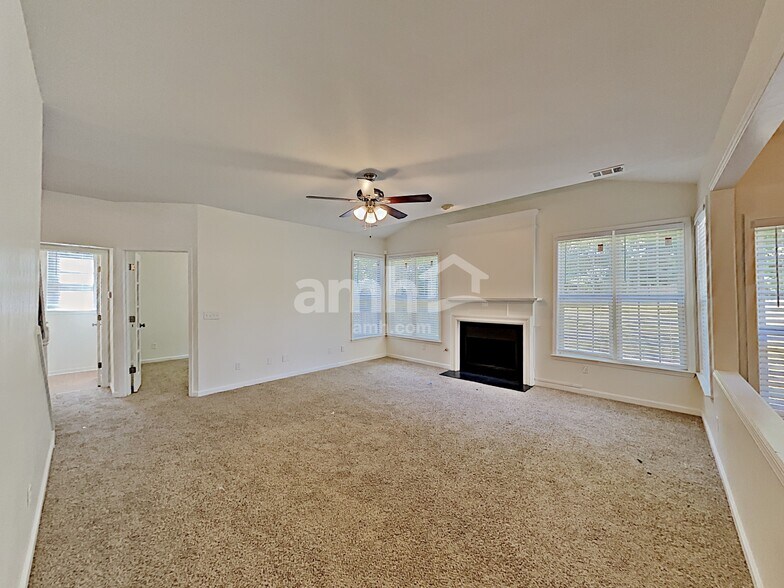 Building Photo - 3410 Spindletop Dr NW