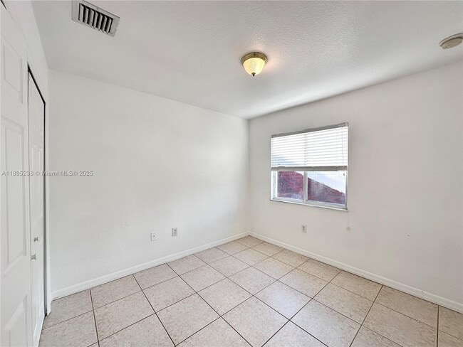 Building Photo - 3002 San Remo Cir