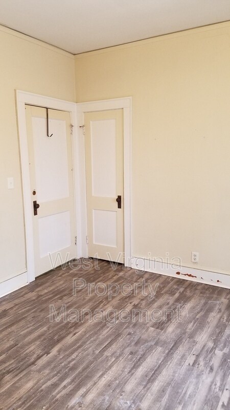 Building Photo - 415 Woodlawn Ave
