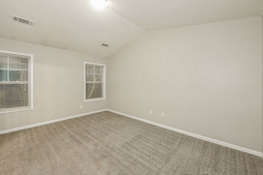 Building Photo - 2120 Crown Park Dr