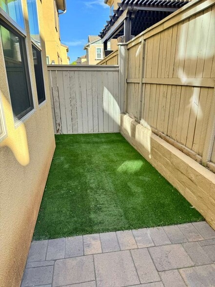 Building Photo - 1042 Sea Glass Way