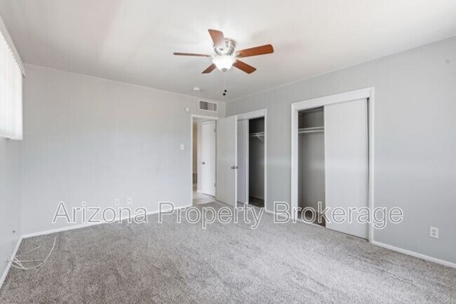 Building Photo - 4640 E Oak St