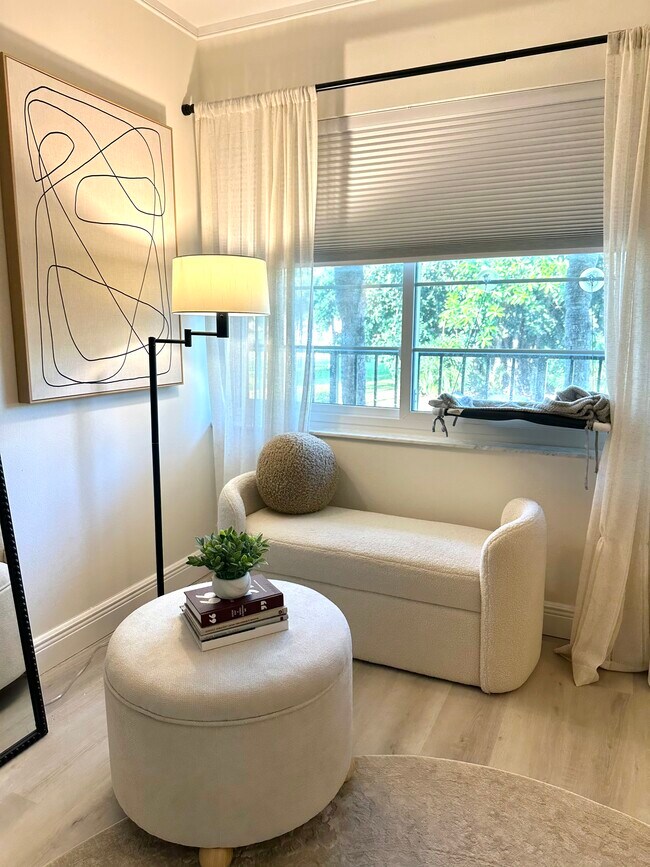 Building Photo - 1083 Forest Lakes Dr