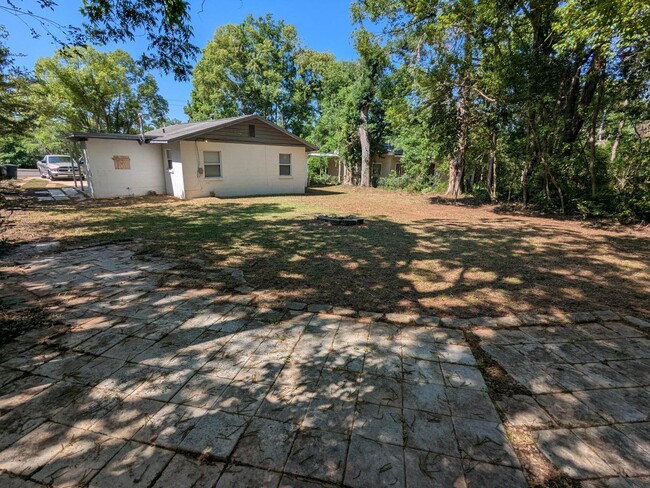 Building Photo - 1626 Levy Ave